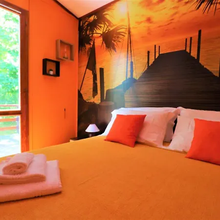 Privata Con Piscina E Biliardo