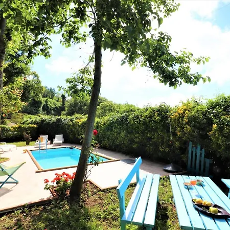 Privata Con Piscina E Biliardo *