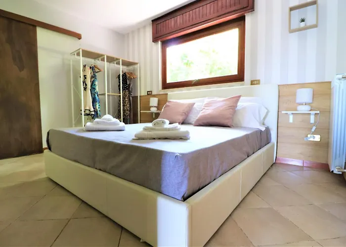 Privata Con Piscina E Biliardo