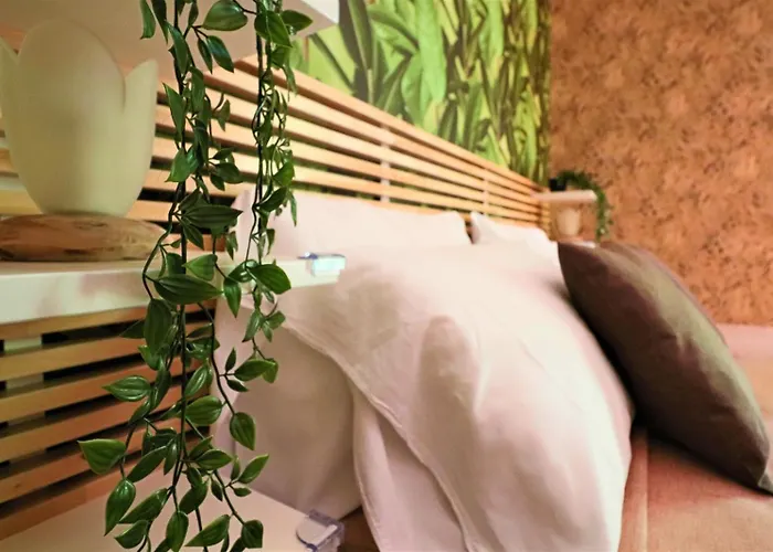 Privata Con Piscina E Biliardo