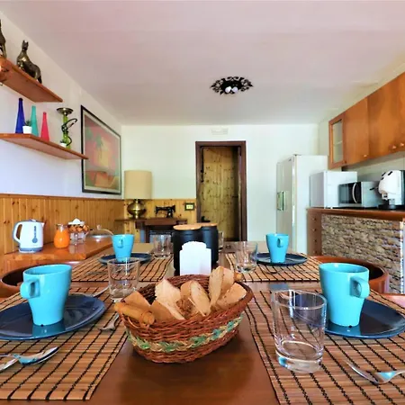 Privata Con Piscina E Biliardo *