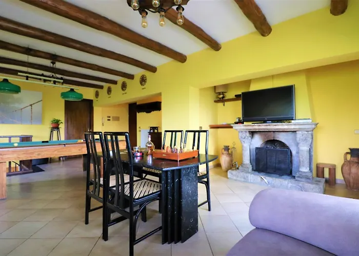 Privata Con Piscina E Biliardo Вилла *