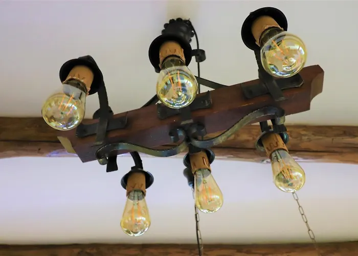 Privata Con Piscina E Biliardo