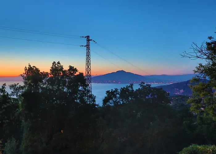 Privata Con Piscina E Biliardo