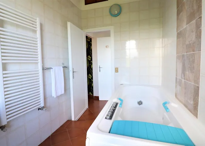 Privata Con Piscina E Biliardo * סורנטו