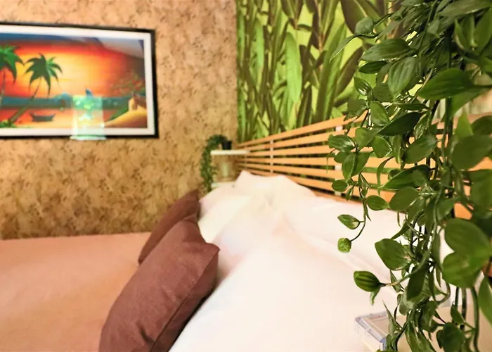 Privata Con Piscina E Biliardo