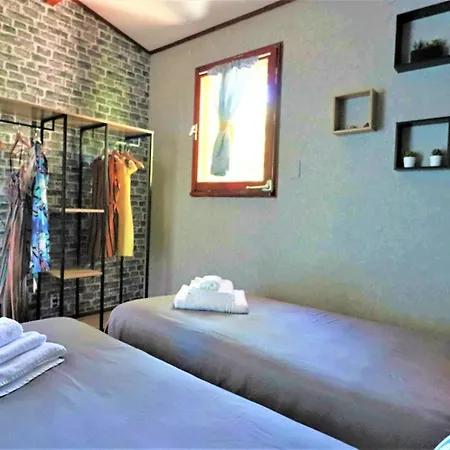 Privata Con Piscina E Biliardo Vila