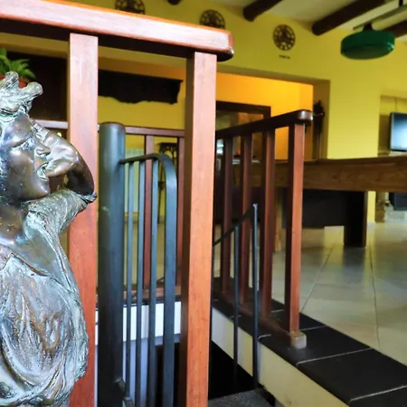 Privata Con Piscina E Biliardo Vila