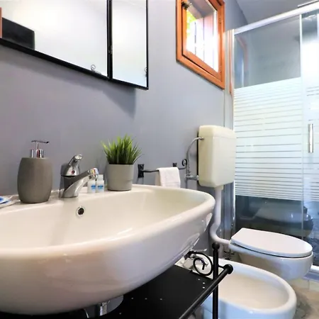 Privata Con Piscina E Biliardo Vila