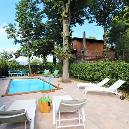 Privata Con Piscina E Biliardo Vila