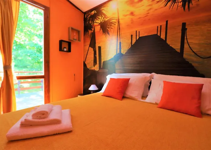 Privata Con Piscina E Biliardo